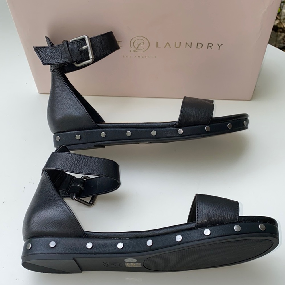 AUTH NIB CHINESE LAUNDRY GRADY FLAT STUDDED SANDAL